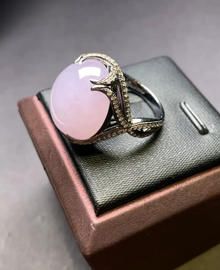 薰衣草翡翠卡博雄戒指–純銀